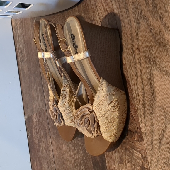 On Stage Wedge heels Sz 7 1/2 - Picture 4 of 7